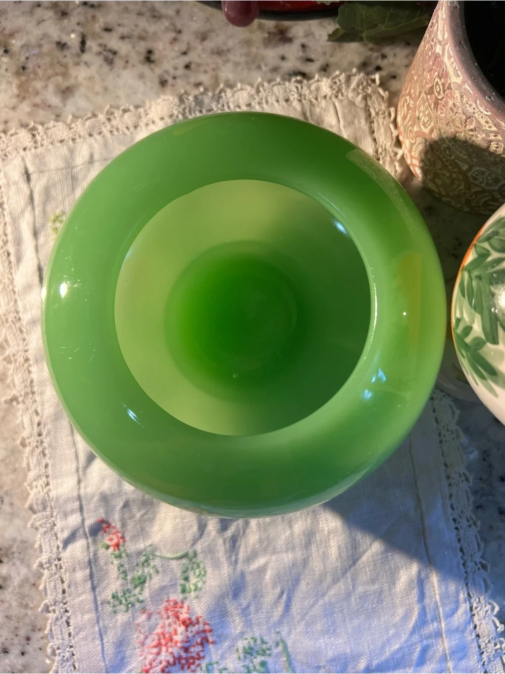 Vintage Green Glass Accent Vase. Price reflects it is like new - Picture 4 of 9